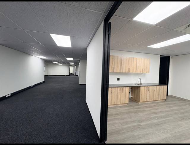 739M² OFFICE TO LET IN MIDRIDGE PARK